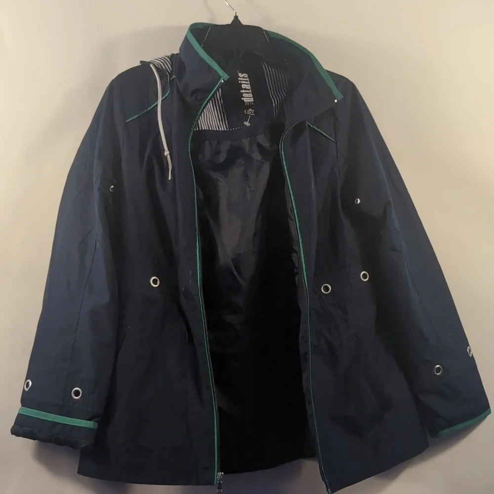 Intl Details Blue Jacket with Green Accents - Size Medium - Lightweight Outerwea